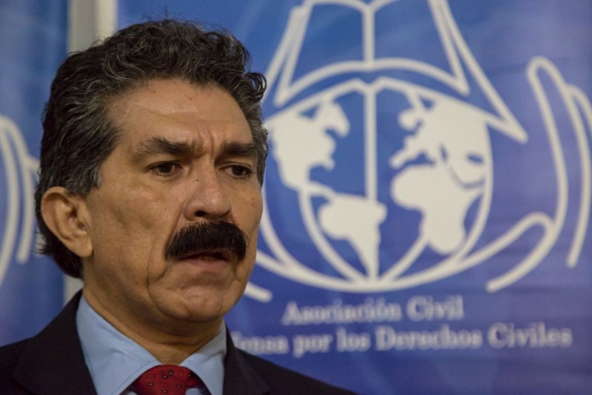 Rafael Narváez durante una rueda de prensa de la Asociación Civil Defensa por los Derechos Civiles